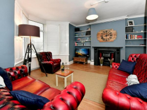 Pass the Keys Spacious 3 Bedroom Apartment Close to City Centre